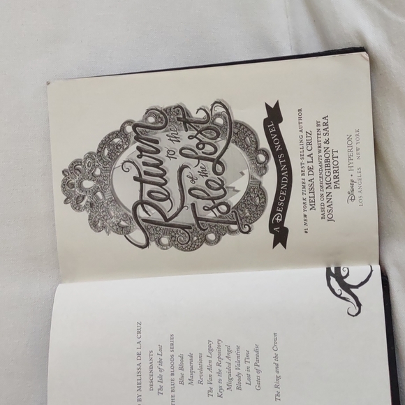 Return to the Isle of the lost Descendants novel book De la Cruz Disney - Picture 4 of 7